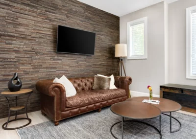 Revêtement mural moderne ou traditionnel pour une finition soignée et durable